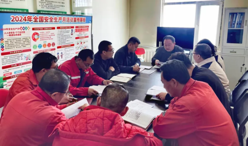 民爆公司黨支部召開(kāi)深入貫徹中央八項(xiàng)規(guī)定精神學(xué)習(xí)教育推進(jìn)會(huì)