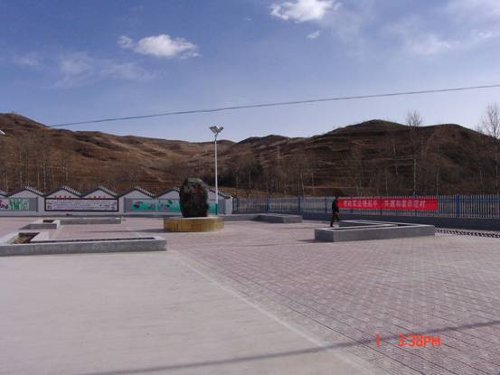 集團(tuán)領(lǐng)導(dǎo)赴拉二村實(shí)地察看幫扶項目建設(shè)情況